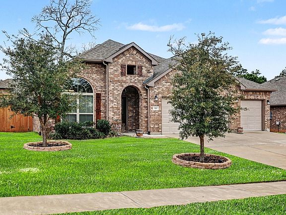 3rd image of 320 Red Maple Ln