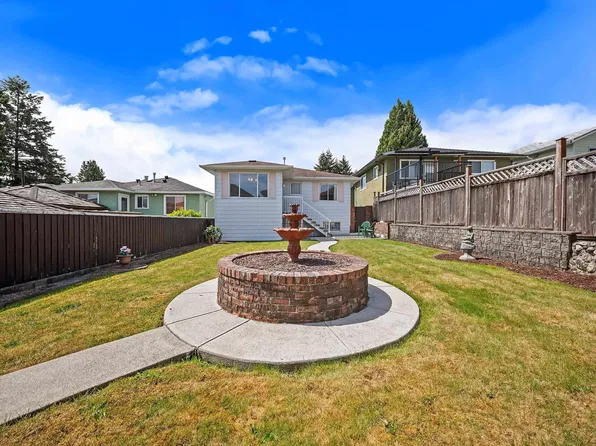 7766 Davies St, Burnaby, BC V3N 3H4