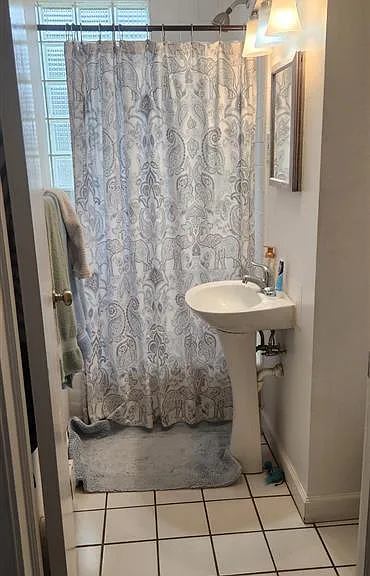 2420 Seaview Ave — Photo 10