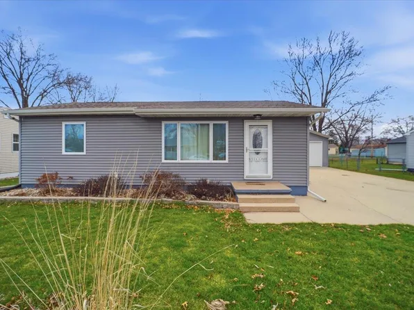 406 4th St, Washburn, IA 50702