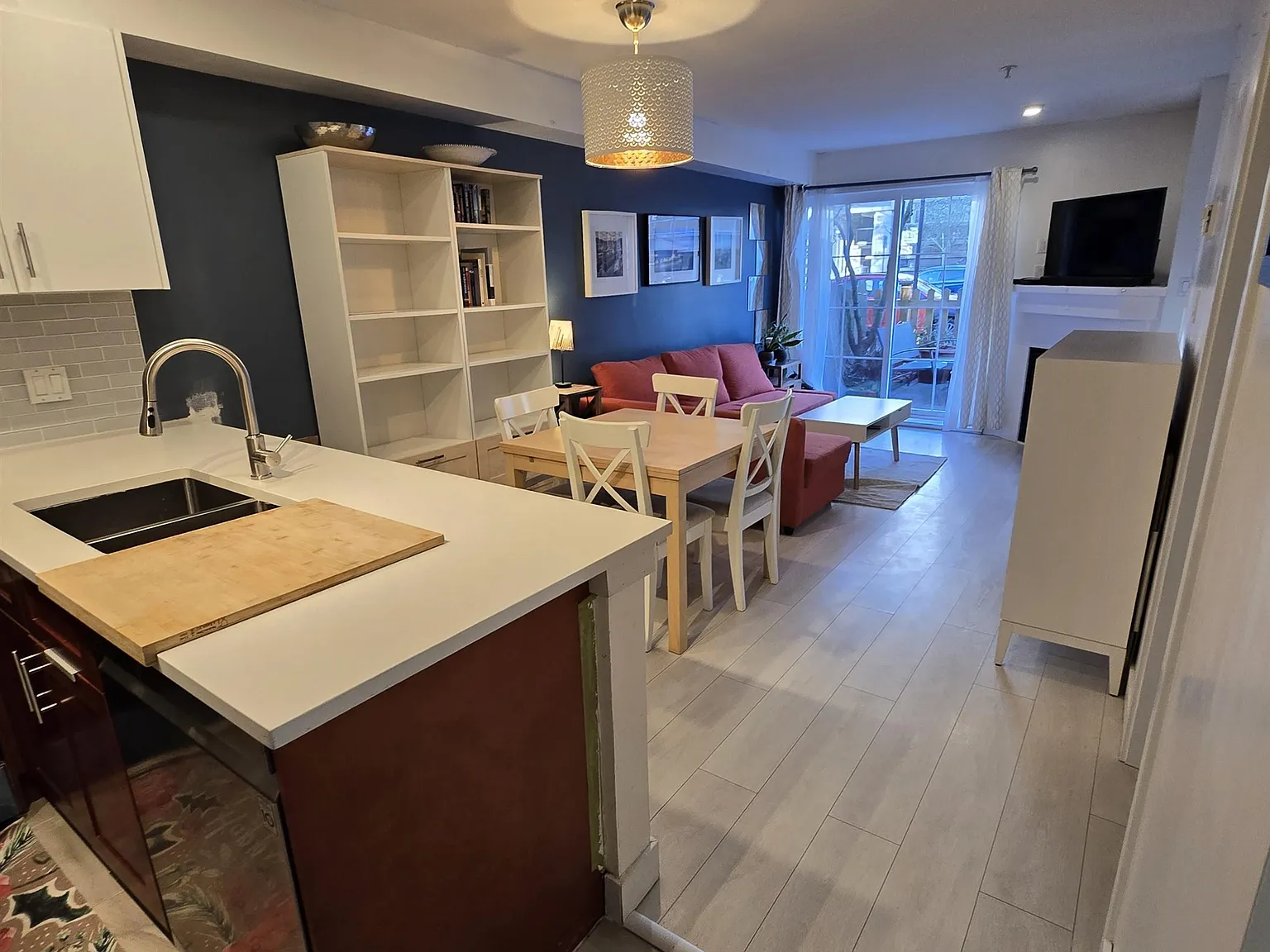 1 bed, 566 sqft, $2,400 — Photo 4