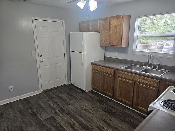 5th image of 1905 E Balsam Ct
