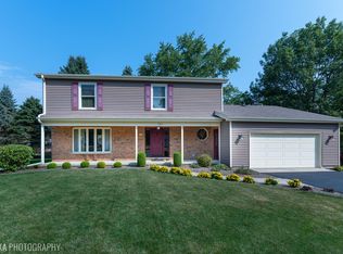 562 S Prairie St, Cary, IL 60013