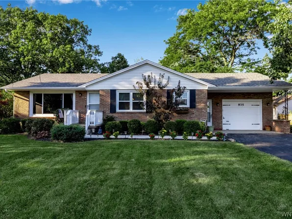 935 James Dr, Lewiston, NY 14092