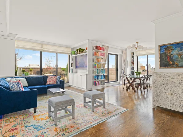 400 East 70th Street image 2 of 21