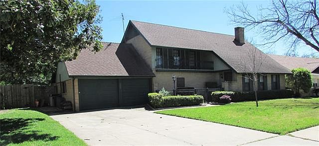 1st image of 2500 Woodlawn Dr