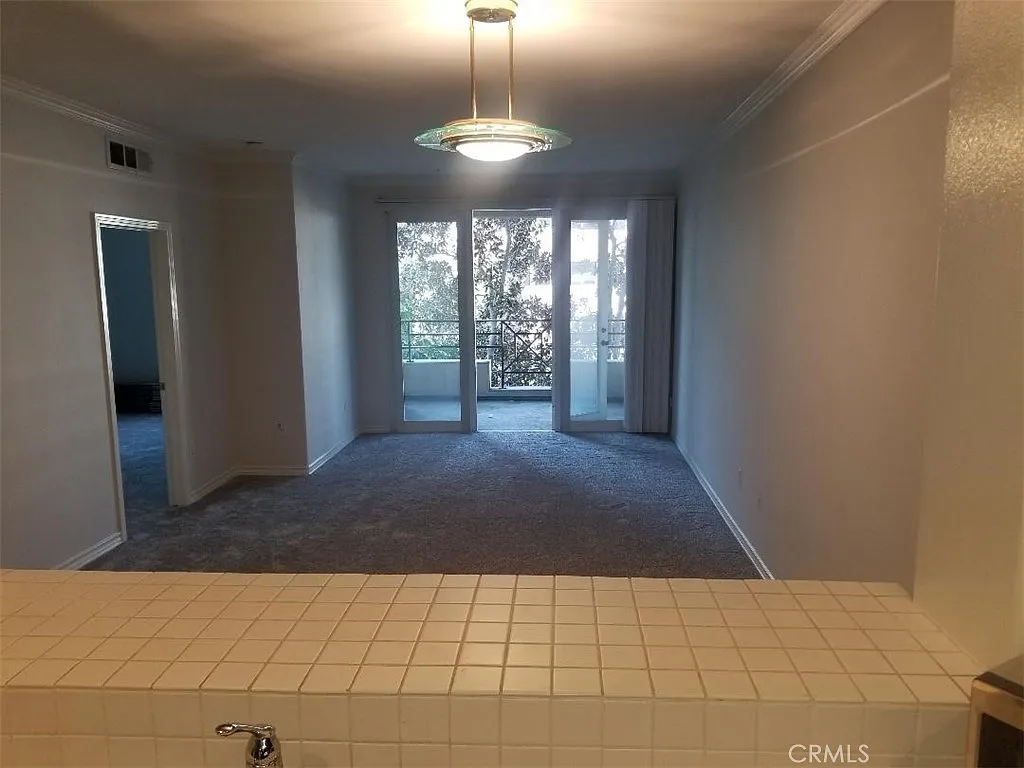 1 bed, 952 sqft, $2,895 — Photo 3