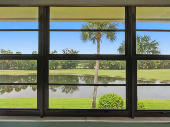 29 Plantation Drive #202, Vero Beach, FL 32966