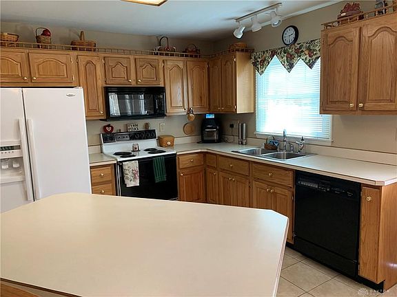 3rd image of 100 Clifton Dr