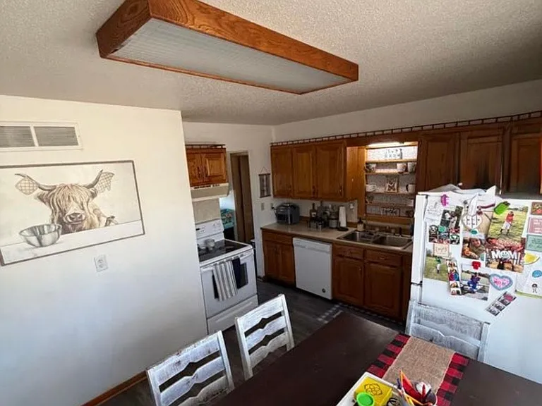 503 E Oliver St — Photo 10