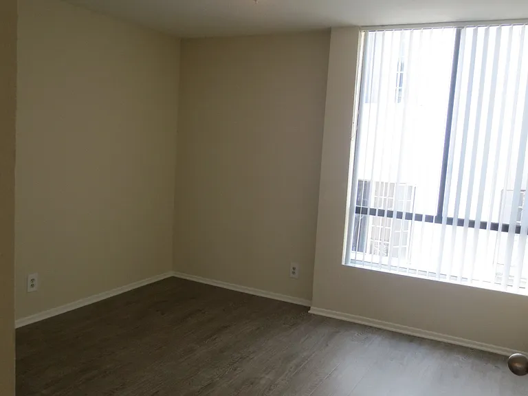 1833 N Kingsley Dr #5 — Photo 7