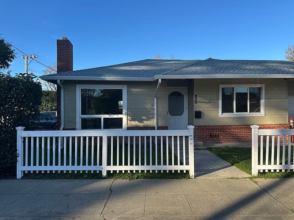 Charming duplex featuring 2 bedrooms, comfortable living room, and cozy breakfast nook _ a welcoming place to start and end your day.