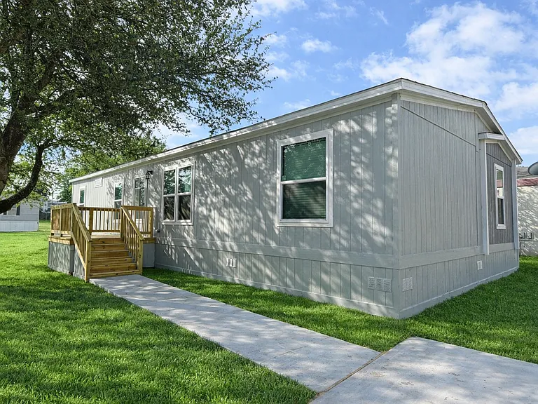 1601 E Slaughter Ln — Photo 25