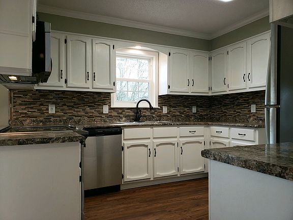 5th image of 211 Twin Oak Dr