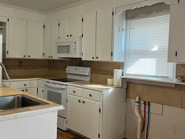1311 E Holston Ave — Photo 8