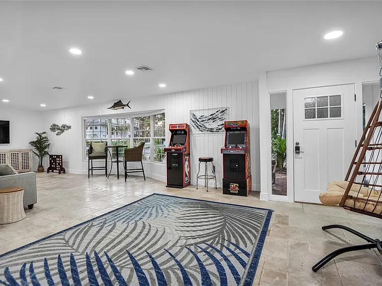31 Lands End Ln — Photo 9