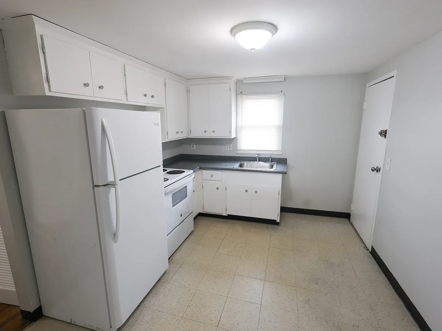 2 bed, 1.0 bath, 500 sqft, $2,475 — Photo 1