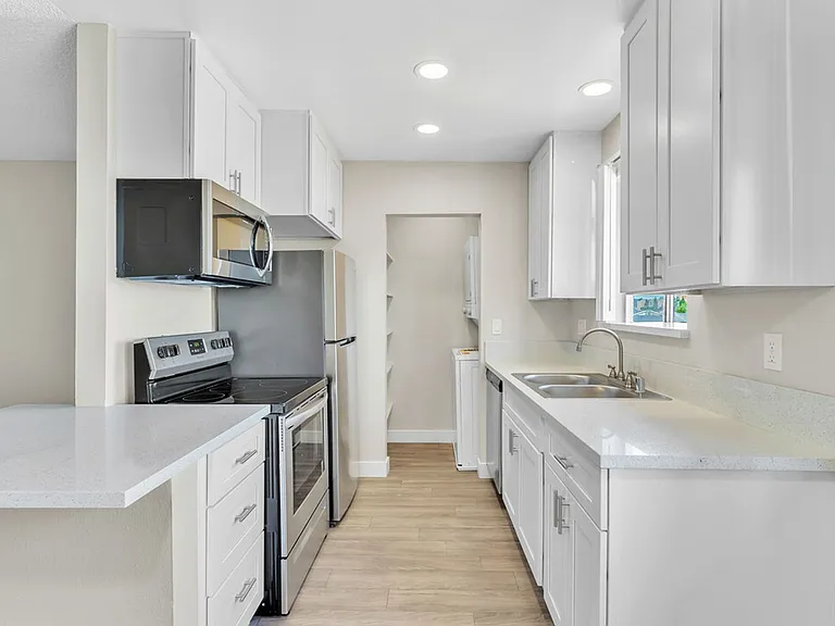 Lexington Park — Photo 24