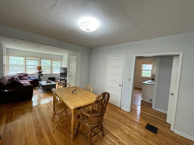 2529 Pleasant Ave #2 — Photo 7