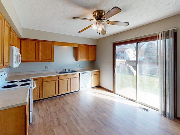 4th image of 92 Garden Ln