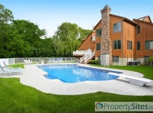 25 Pondside Pl, Harrington Park, NJ 07640