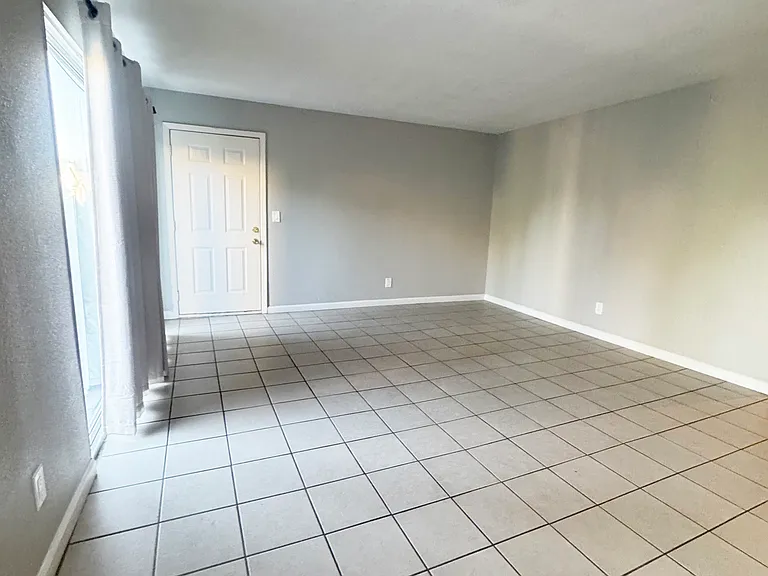 Walnut Manor — Photo 8