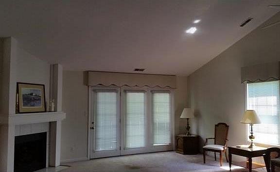 4th image of 124 S Villa Dr