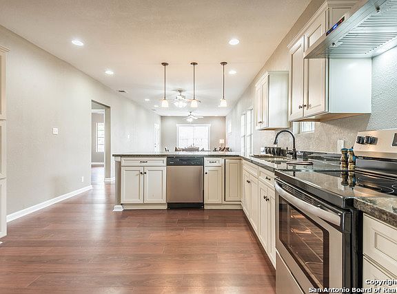 3rd image of 709 Carolina St