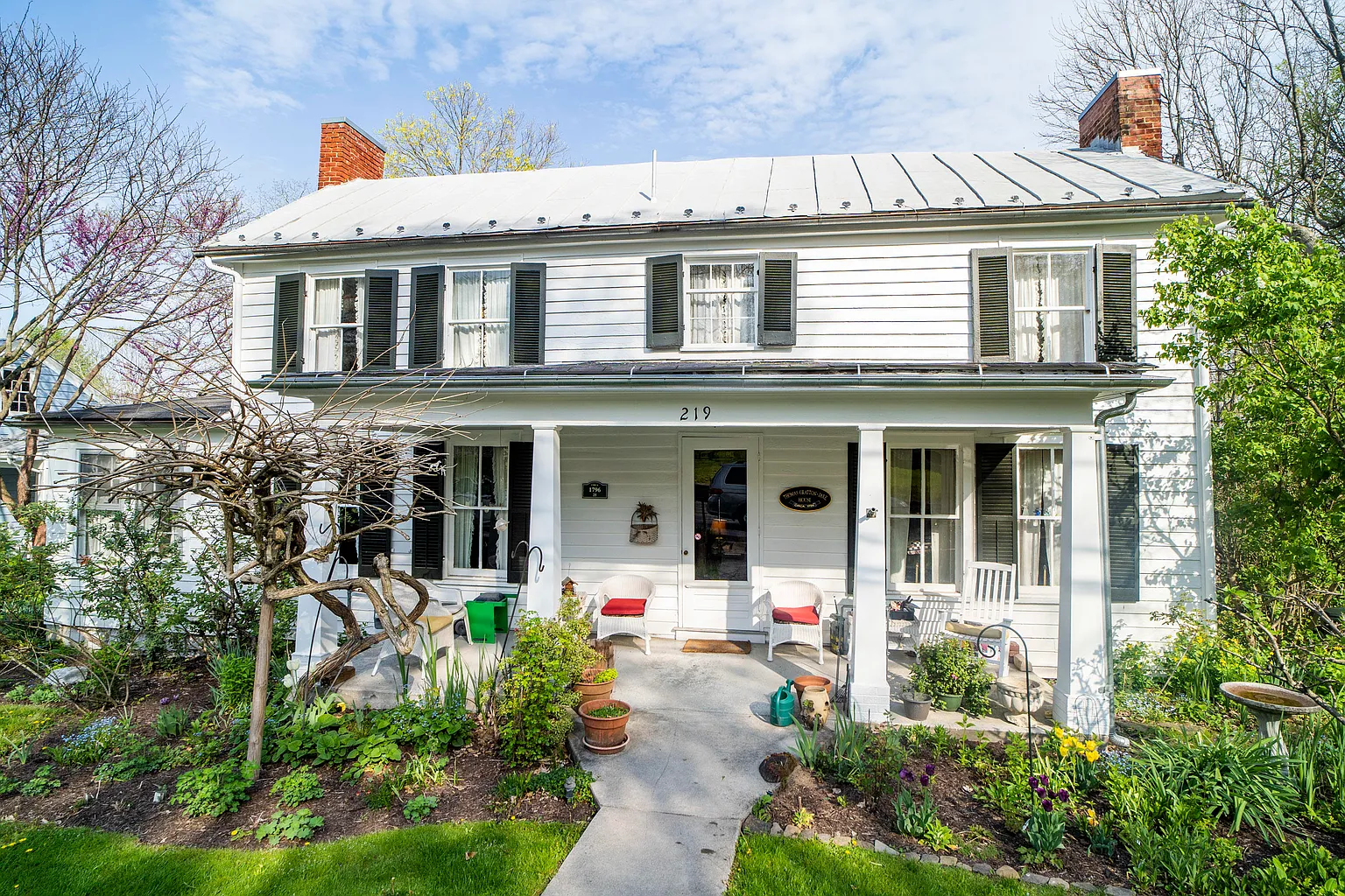 219 Lee St N photo 1