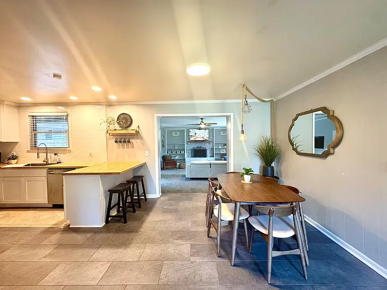 248 Sterling Rd — Photo 4