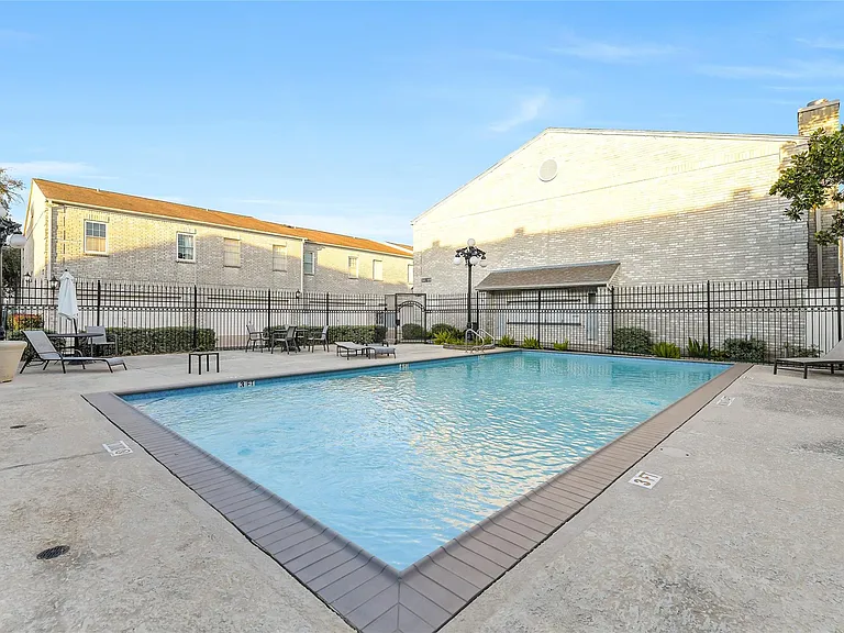 4001 Tanglewilde St #1402 — Photo 23