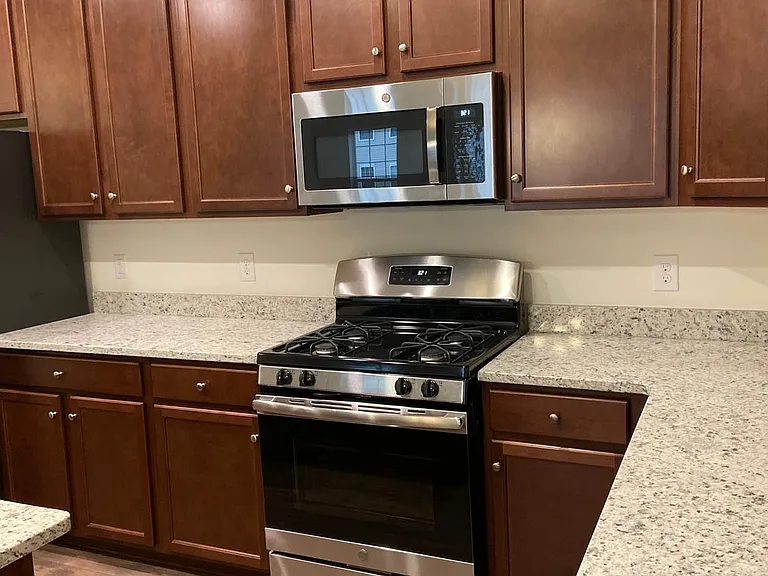 321 Kramer Ct — Photo 10