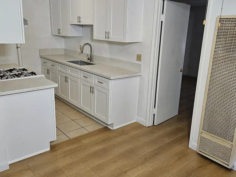1042 W Pine St #B — Photo 7