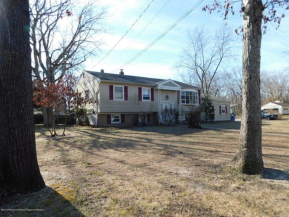 2nd image of 423 Colleen Ct