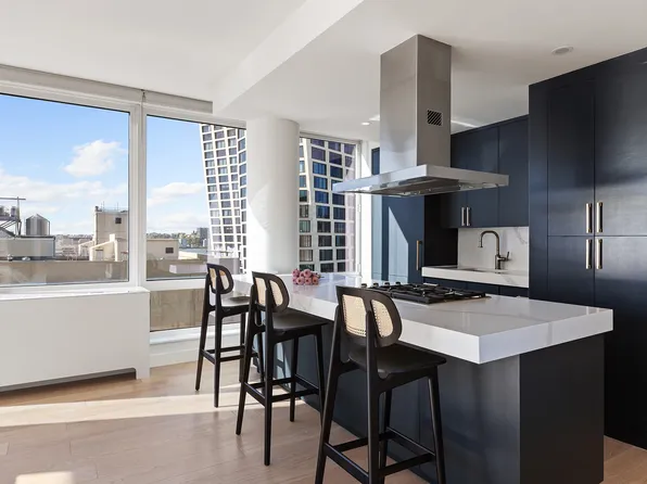 450 West 17th Street image 6 of 26