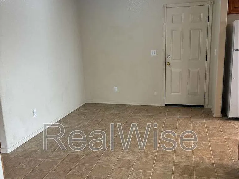 175 Barron Ct — Photo 9