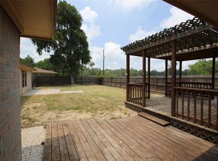 124 E Tamarind St, Lake Jackson, TX 77566