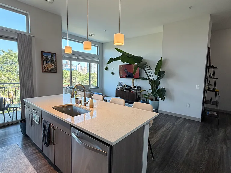 2811 N Vallejo St #301 — Photo 4