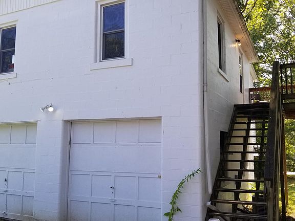 2nd image of 104 E Cherry St