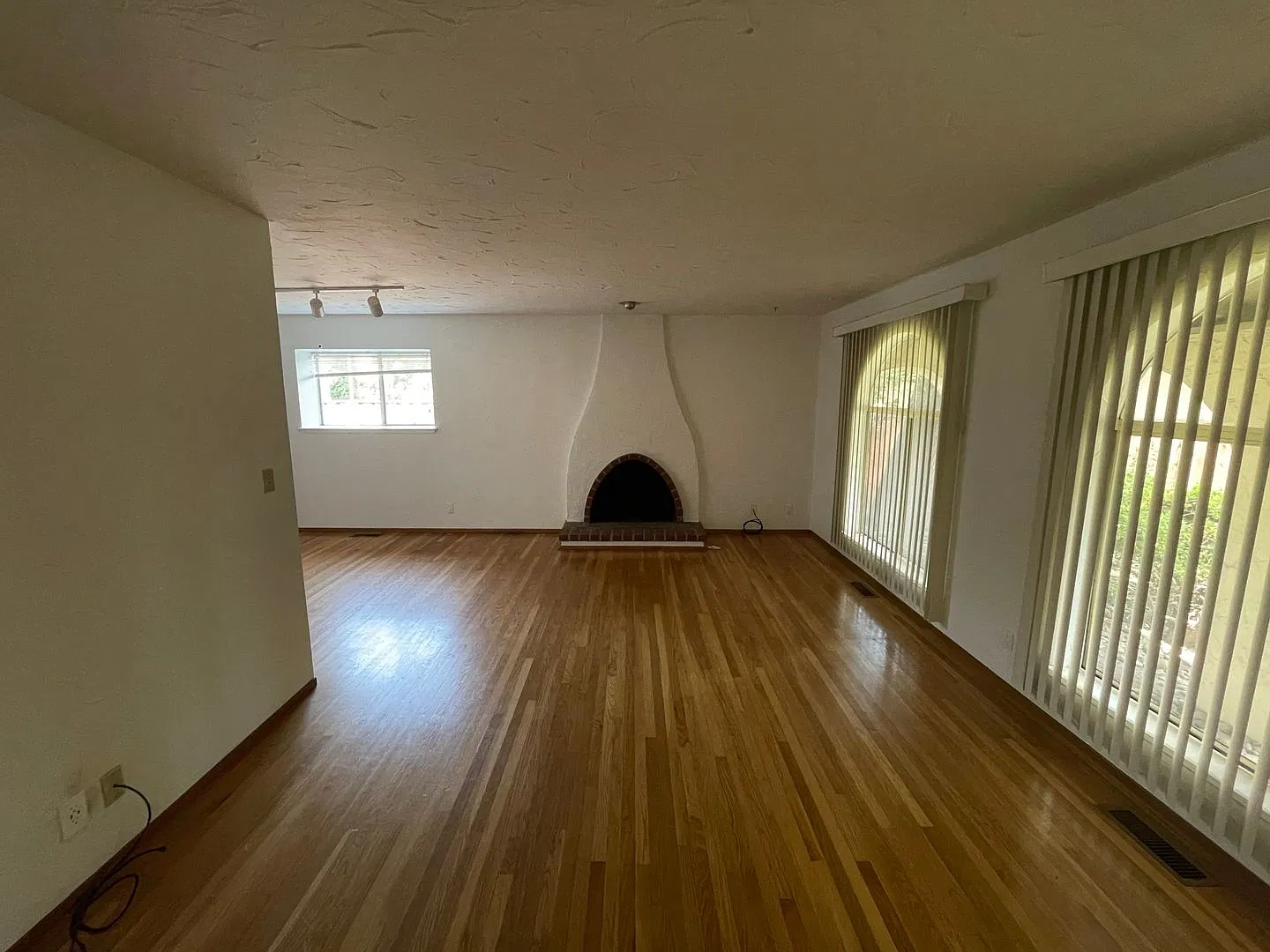 Spacious 4-Bedroom Spanish Style Home for Rent! — Photo 2