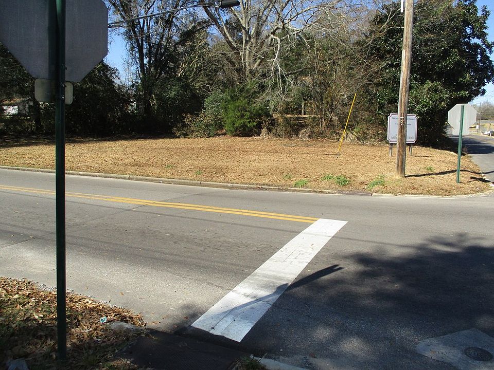 2nd image of 1004 N 13th Ave
