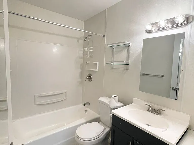 102 South Broadway — Photo 8