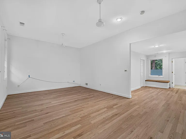 8309 Old Seven Locks Rd — Photo 35