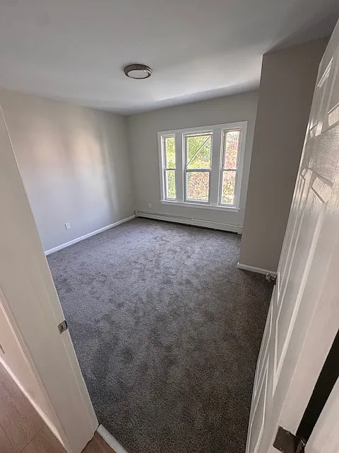 3 bed, 900 sqft, $2,000 — Photo 2