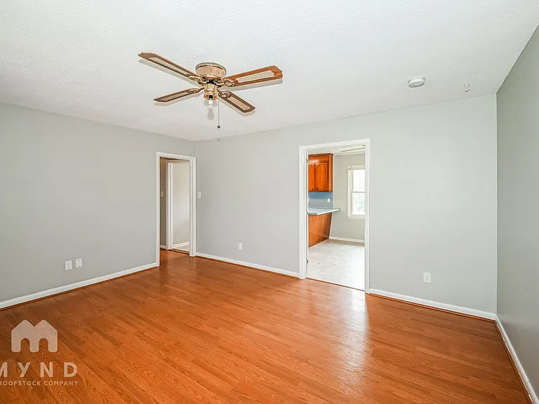 221 Tanglewood Dr — Photo 8