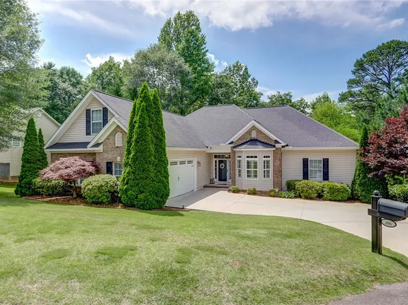 205 Winterberry Ln, Seneca, SC 29678
