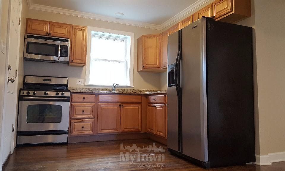 1st image of 2541 W Summerdale Ave APT 1S