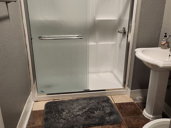 4th image of 1137 W Magnolia Ave