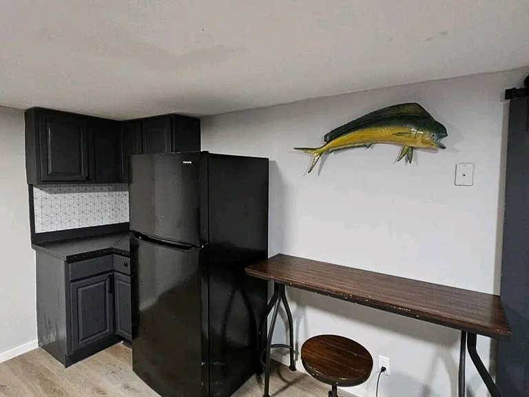 227 W Washington Ave — Photo 9