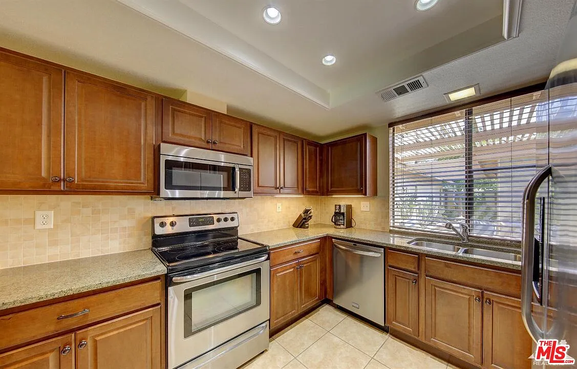 2 bed, 2.0 bath, 1303 sqft, $2,800 — Photo 3